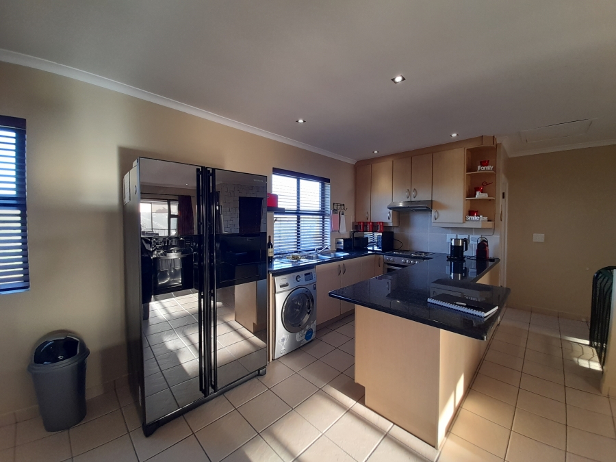To Let 3 Bedroom Property for Rent in Big Bay Western Cape